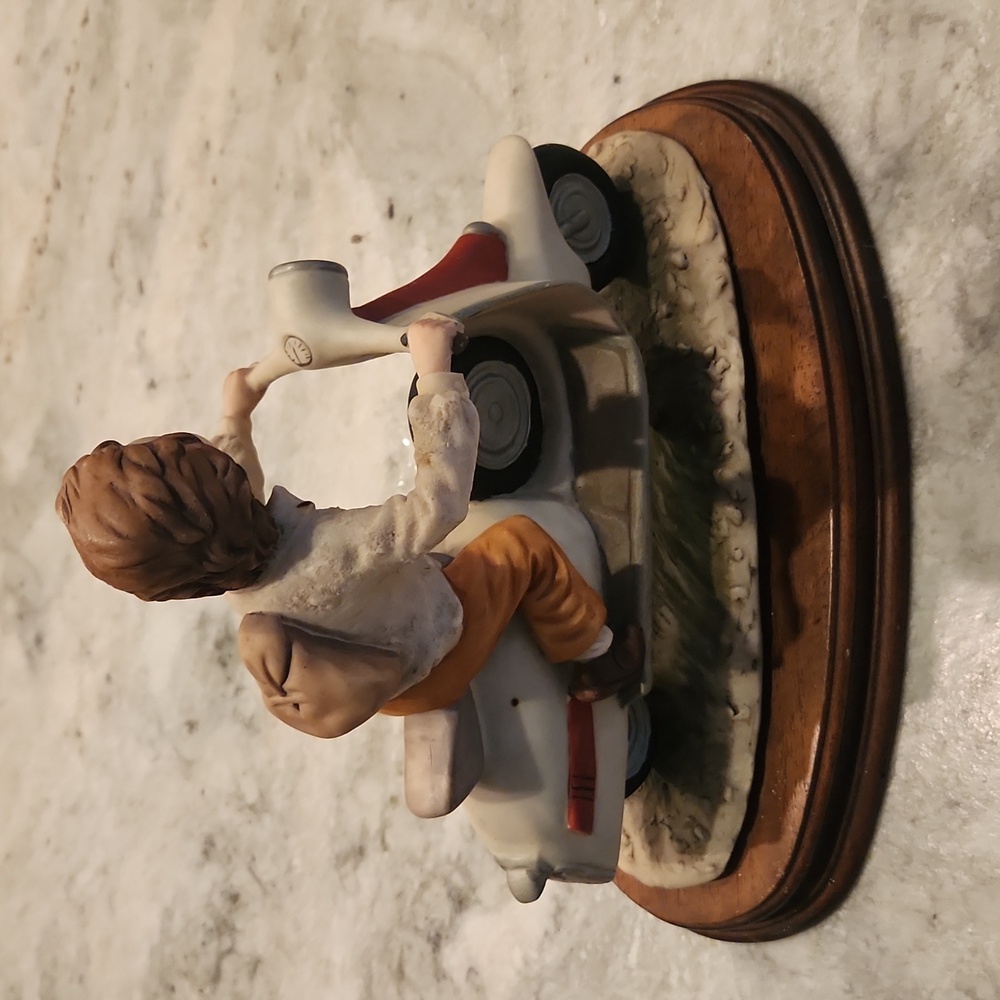 Vintage Capodimonte Figure Italy Boy Vespa - Picture 3 of 11